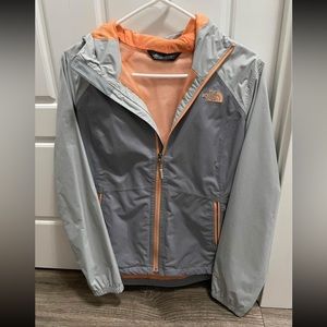 North Face women’s raincoat/spring jacket. In excellent condition!